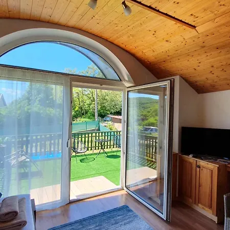 Sziklaszirt - Wellness Vendeghaz * Salgótarján