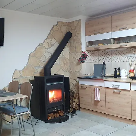 Sziklaszirt - Wellness Vendeghaz بيت للعطل Salgótarján