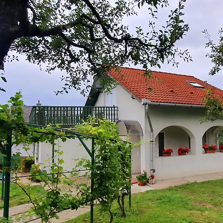 Sziklaszirt - Wellness Vendeghaz *