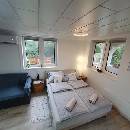 Ferienhaus Sziklaszirt - Wellness Vendeghaz Salgótarján