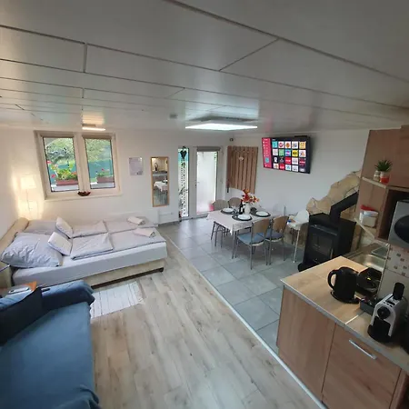 Sziklaszirt - Wellness Vendeghaz بيت للعطل