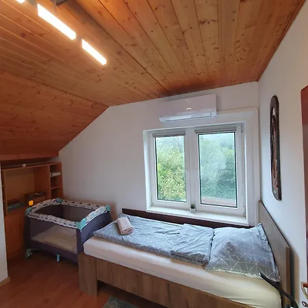 Sziklaszirt - Wellness Vendeghaz بيت للعطل Salgótarján