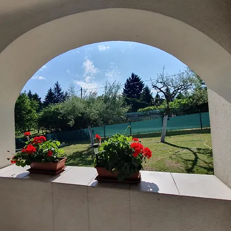 Sziklaszirt - Wellness Vendeghaz بيت للعطل Salgótarján