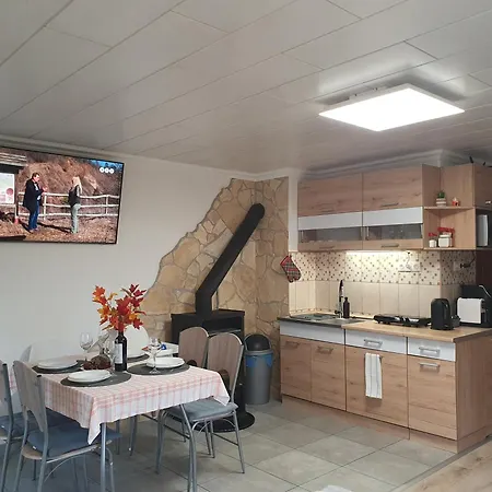 Sziklaszirt - Wellness Vendeghaz بيت للعطل
