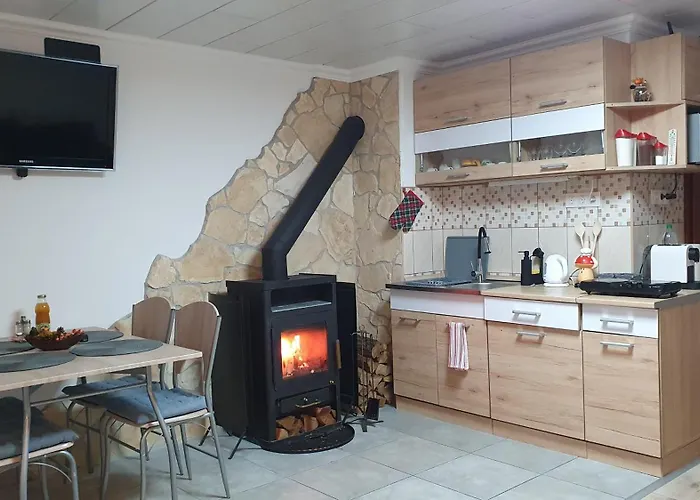 Sziklaszirt - Wellness Vendeghaz Holiday home Salgotarjan