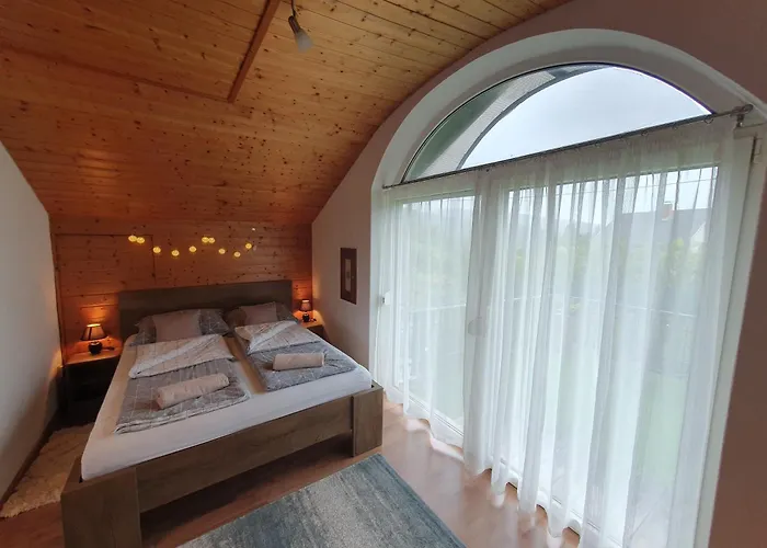 Дом отдыха Sziklaszirt - Wellness Vendeghaz